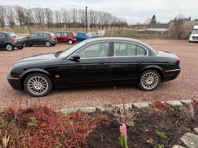 undefined Jaguar S-Type fra 2008 set udefra
