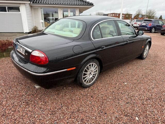 undefined Jaguar S-Type fra 2008 set udefra