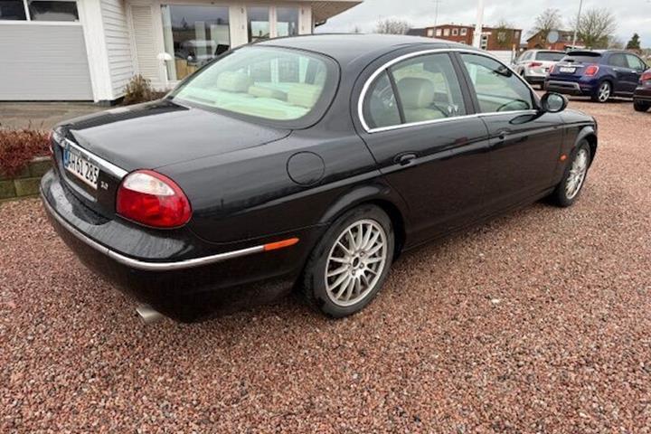 undefined Jaguar S-Type fra 2008 set udefra