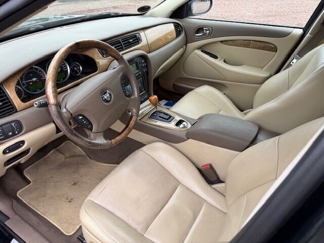 undefined Jaguar S-Type fra 2008 set indefra