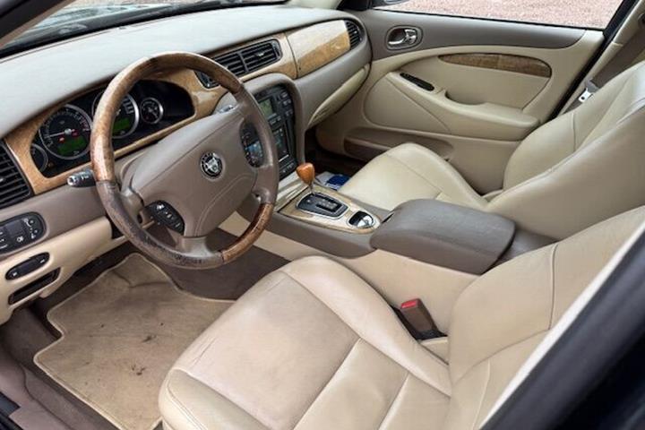 undefined Jaguar S-Type fra 2008 set indefra