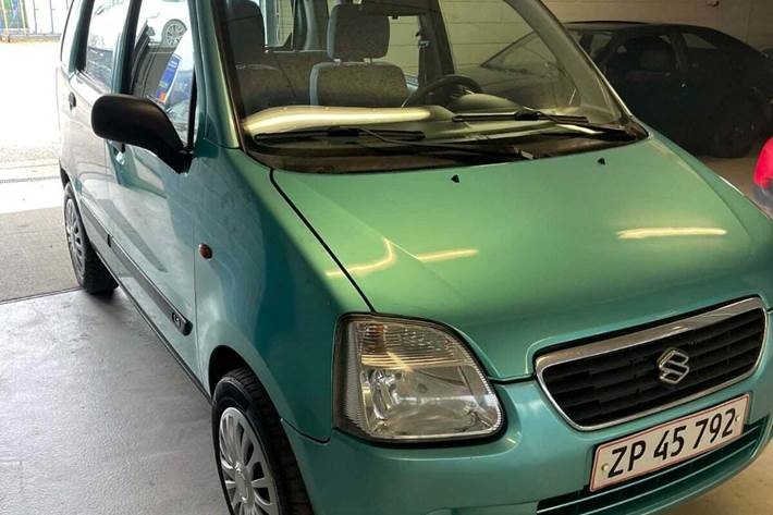 Gul Suzuki Wagon R+ fra 2002