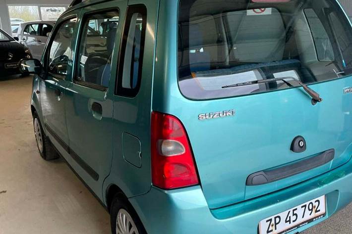 Gul Suzuki Wagon R+ fra 2002