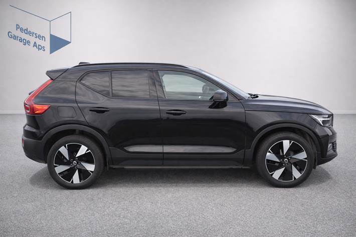 Sort Volvo XC40 fra 2024