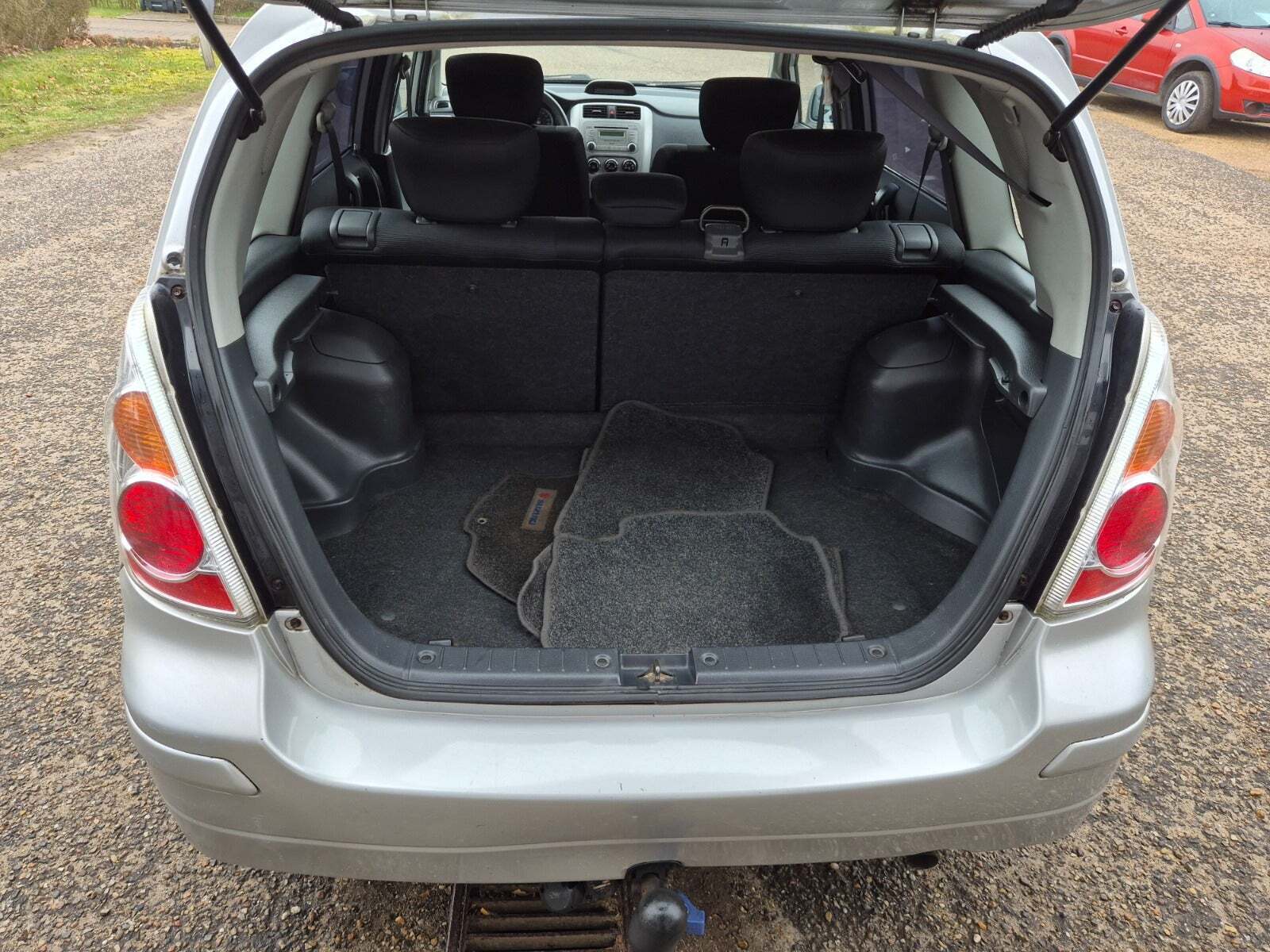 Grøn Suzuki Liana fra 2006