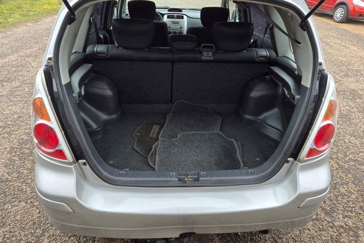 Grøn Suzuki Liana fra 2006