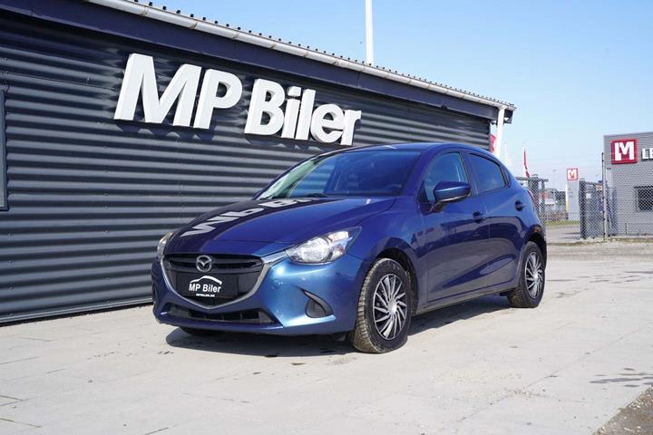 Blå Mazda 2 fra 2019 set udefra