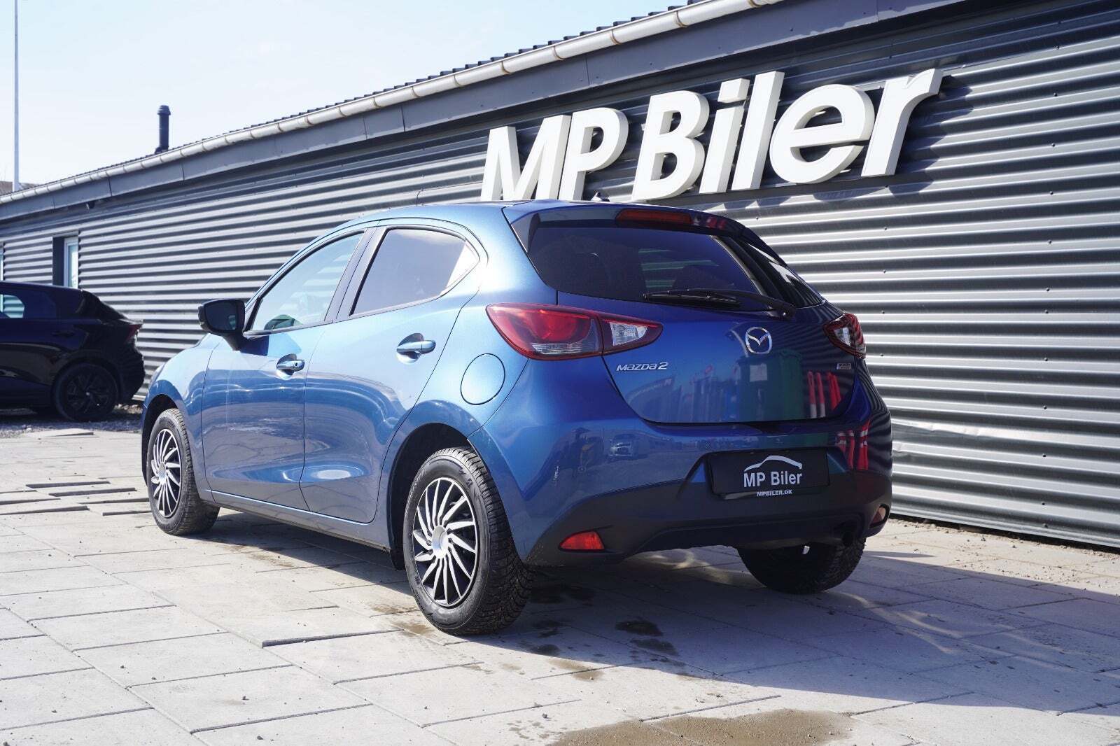Blå Mazda 2 fra 2019