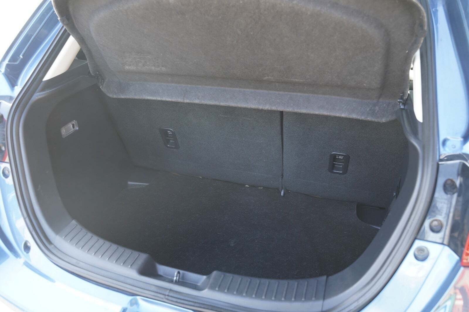 Blå Mazda 2 fra 2019