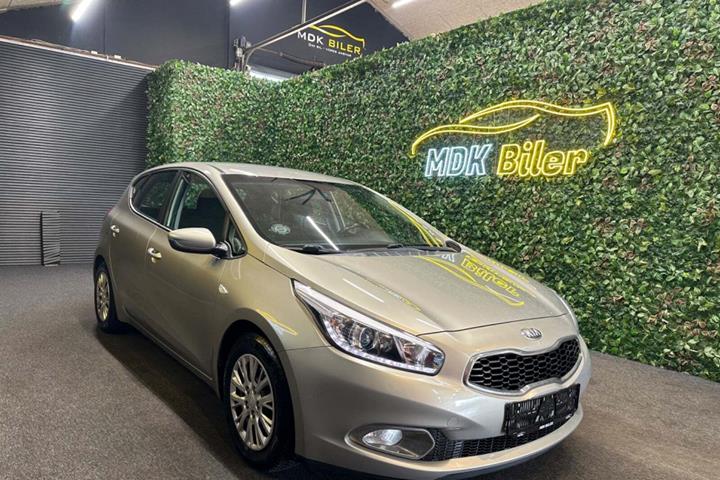 undefined Kia Ceed fra 2014 set udefra