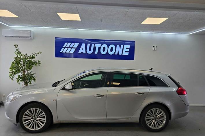 Sølv Opel Insignia fra 2012