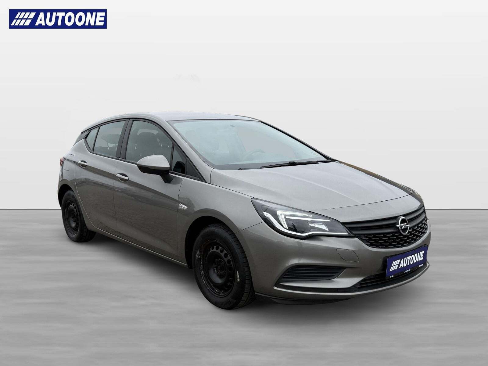 Sølv Opel Astra fra 2016