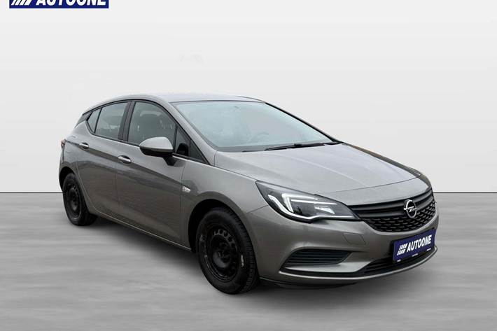 Sølv Opel Astra fra 2016