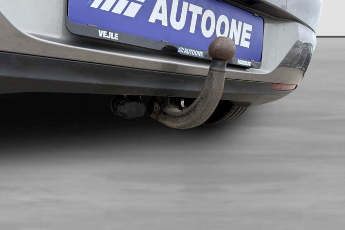 Sølv Opel Astra fra 2016