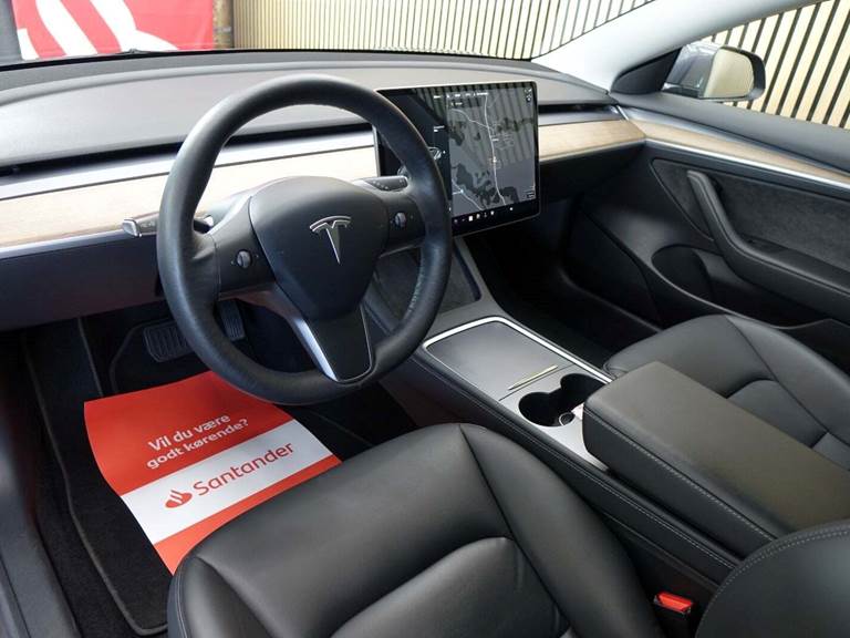 Tesla Model 3 RWD