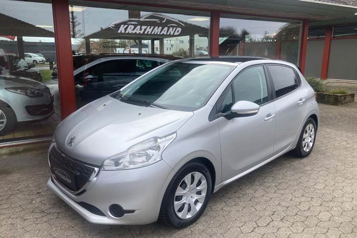 Sølv Peugeot 208 fra 2015