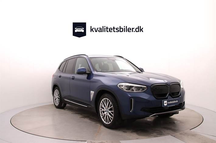 Blå BMW iX3 fra 2021