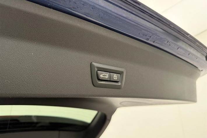 Blå BMW iX3 fra 2021