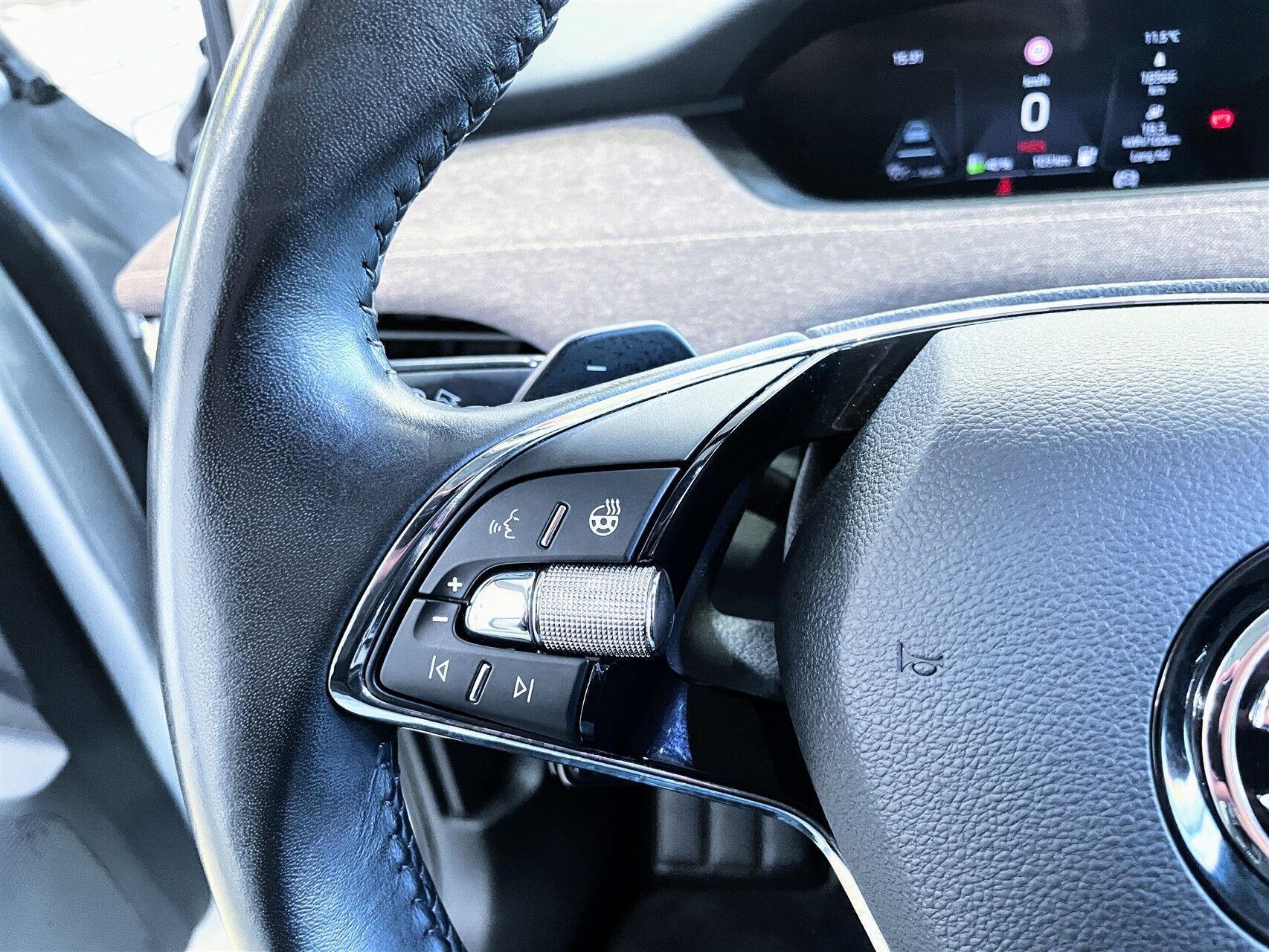 Sølv Skoda Enyaq fra 2021