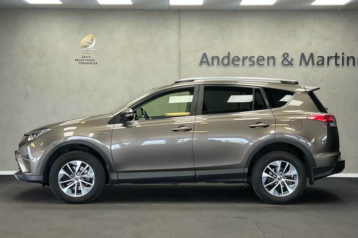 Grå Toyota RAV4 fra 2018