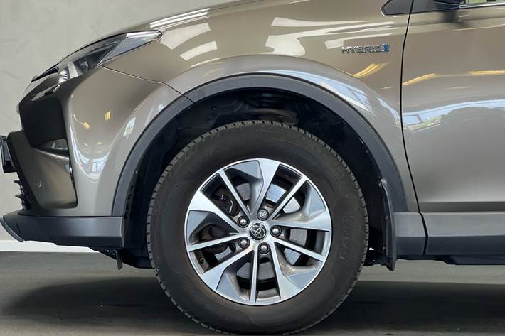 Grå Toyota RAV4 fra 2018