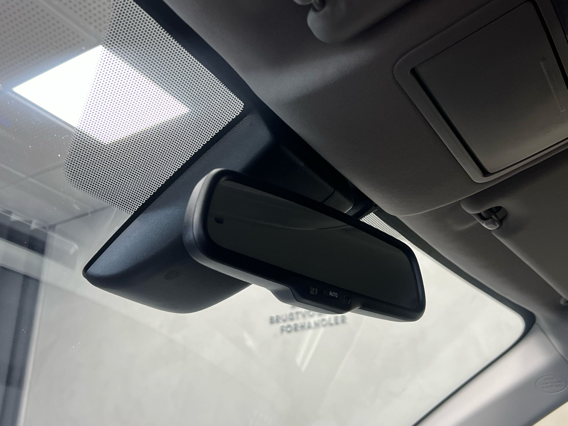 Grå Toyota RAV4 fra 2018