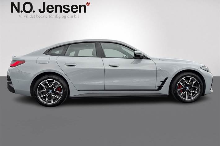 Grå BMW i4 fra 2023