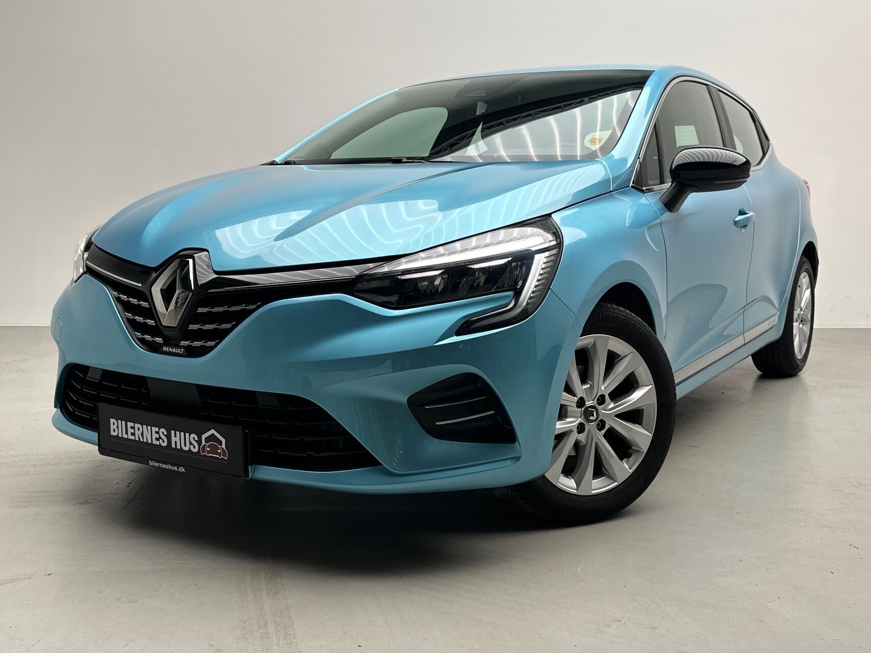 Blå Renault Clio fra 2020
