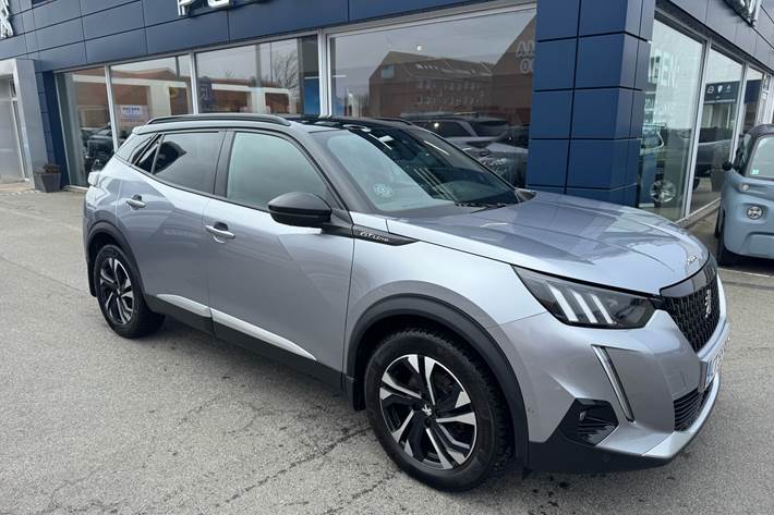 Grå Peugeot 2008 fra 2020