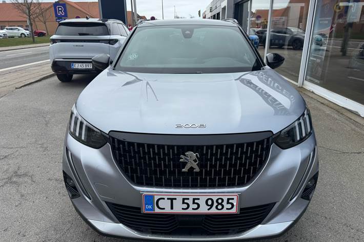 Grå Peugeot 2008 fra 2020