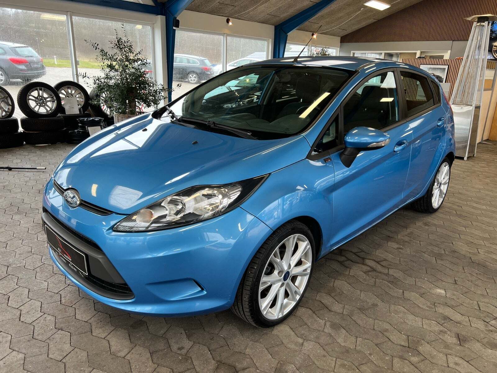 Blå Ford Fiesta fra 2010