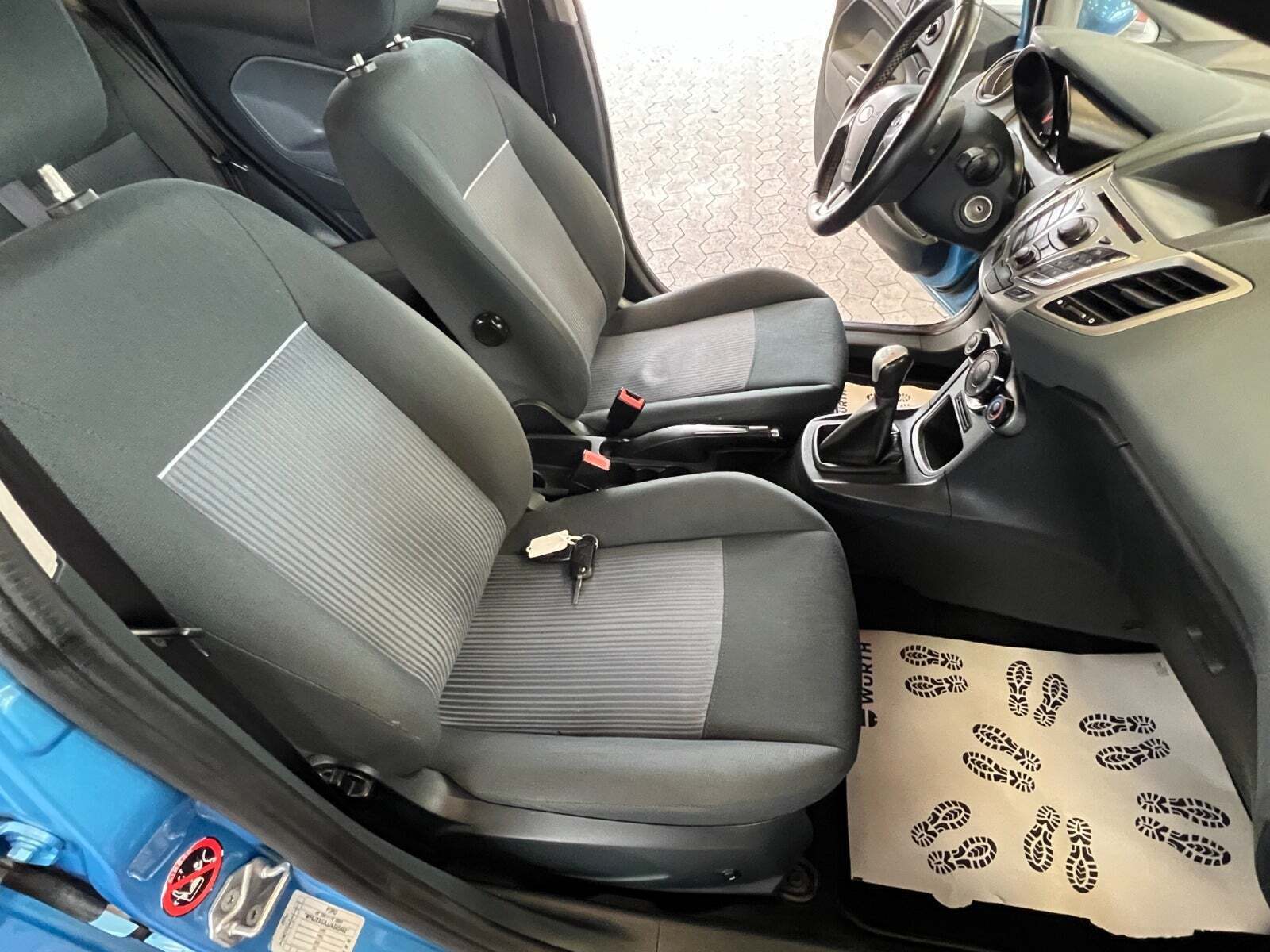 Blå Ford Fiesta fra 2010