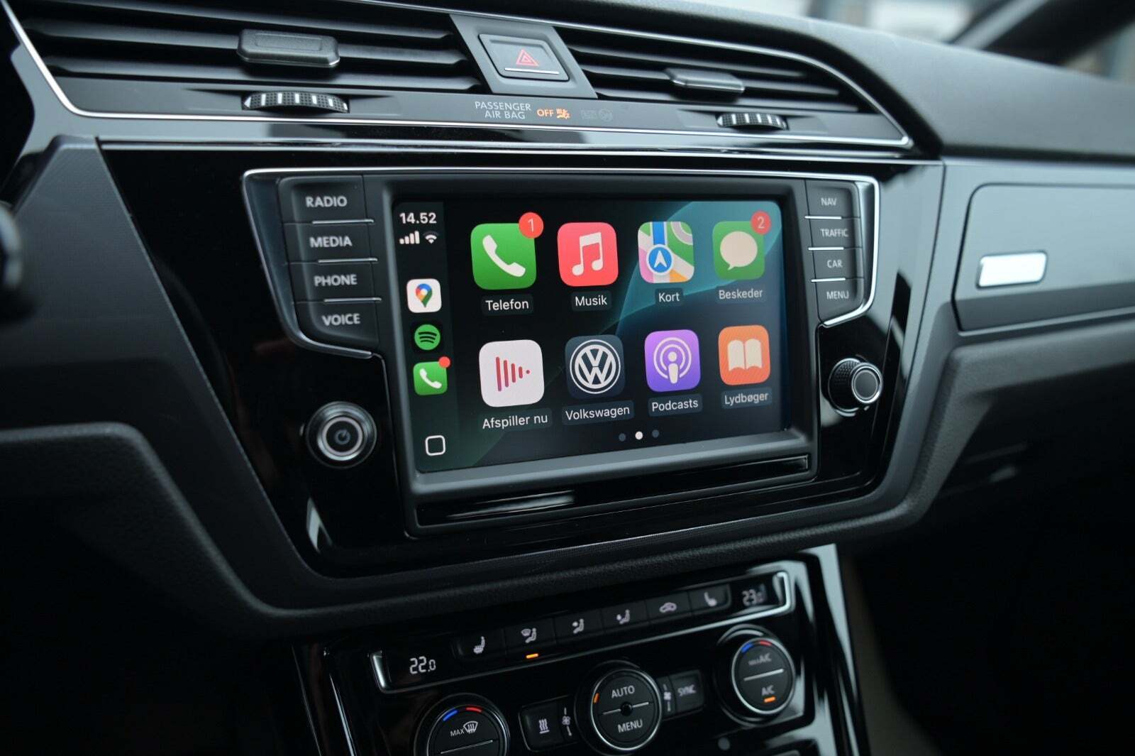 Hvid VW Touran fra 2016