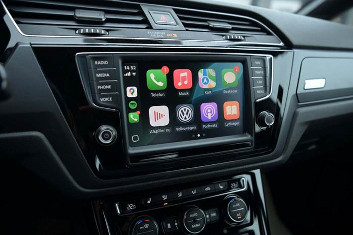 Hvid VW Touran fra 2016