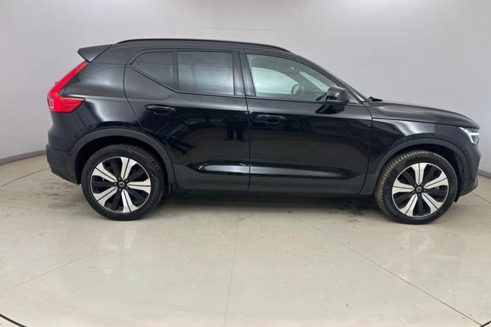 Sort Volvo XC40 fra 2023