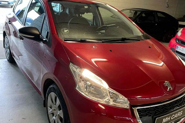 Gul Peugeot 208 fra 2012