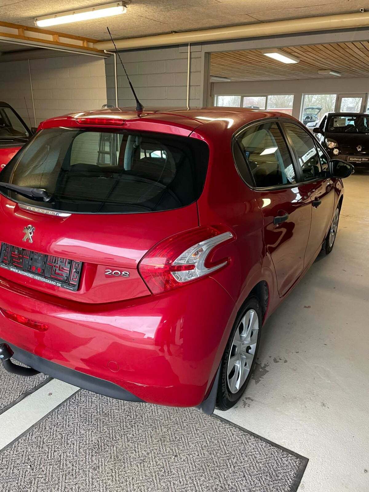 Gul Peugeot 208 fra 2012