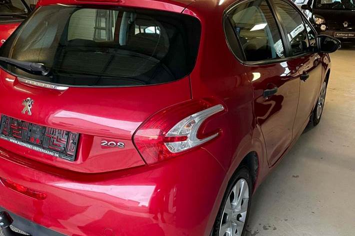 Gul Peugeot 208 fra 2012