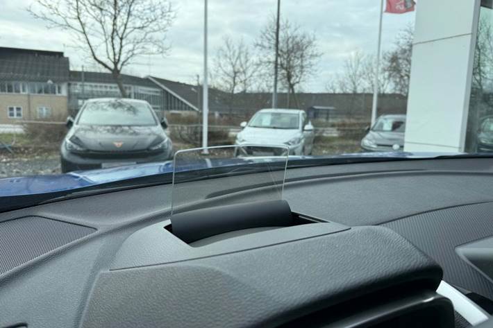 Blå Mitsubishi Eclipse Cross fra 2021