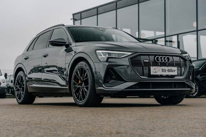 Grå Audi e-tron fra 2022