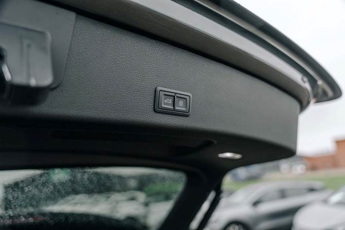 Grå Audi e-tron fra 2022