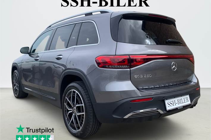 Grå Mercedes EQB250 fra 2023