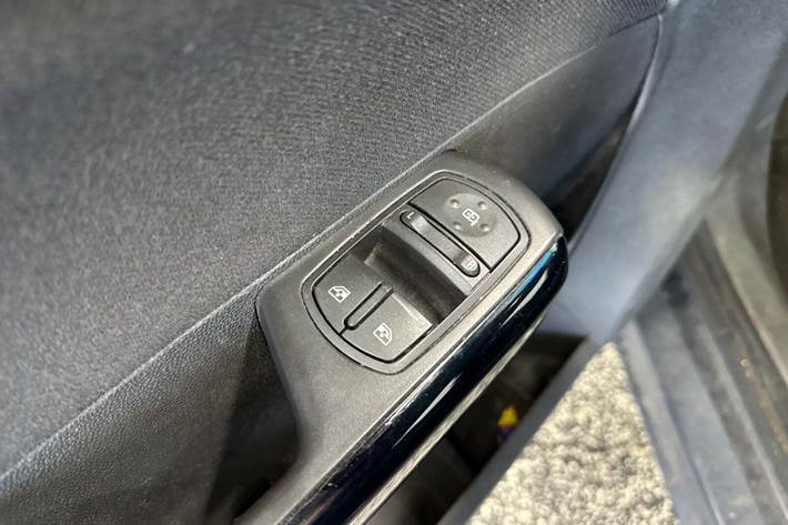 Sort Opel Corsa fra 2008