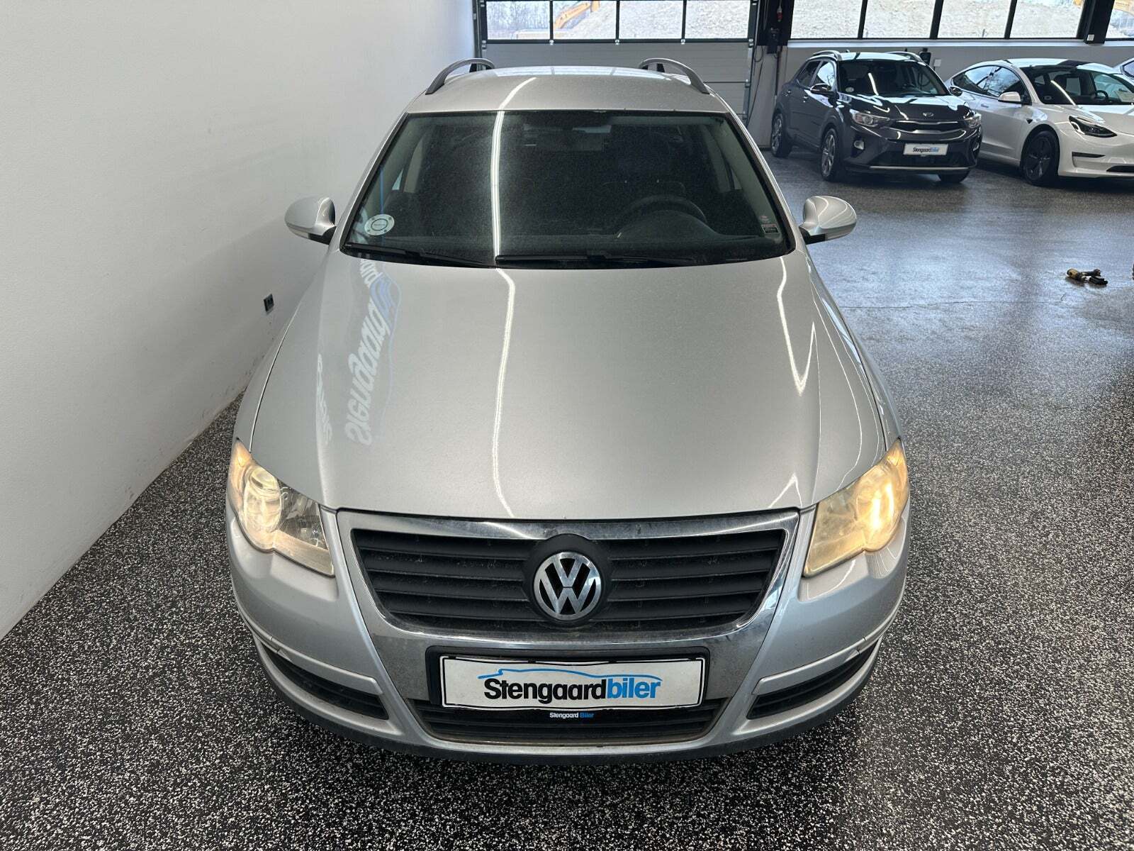Sølv VW Passat fra 2005
