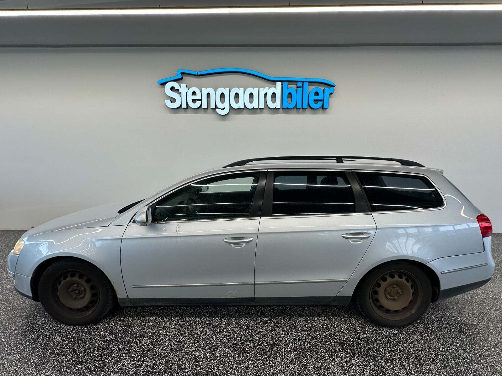 Sølv VW Passat fra 2005