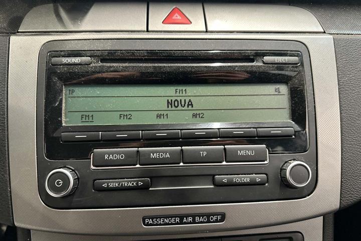 Sølv VW Passat fra 2005