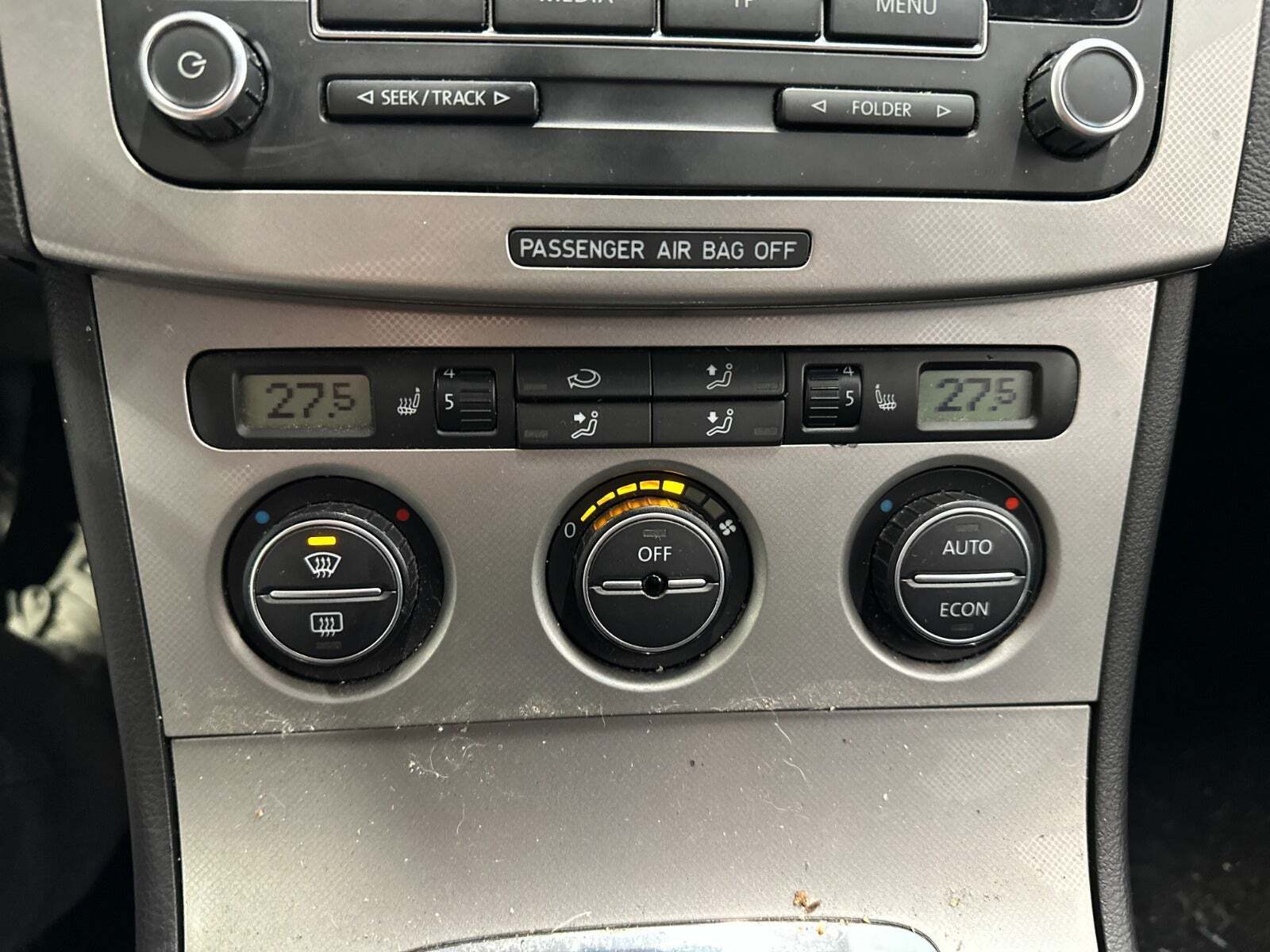 Sølv VW Passat fra 2005