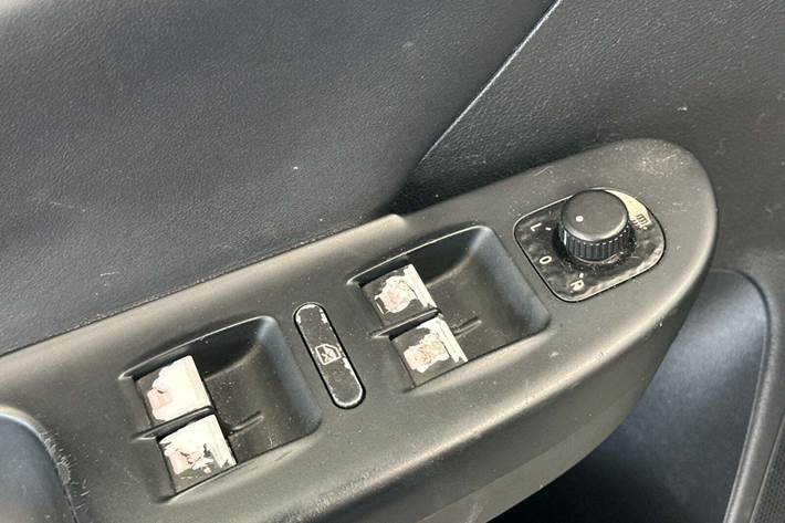 Sølv VW Passat fra 2005