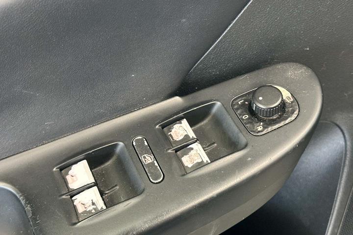 Sølv VW Passat fra 2005