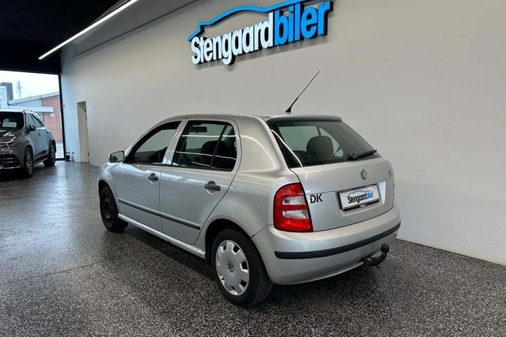 Sølv Skoda Fabia fra 2004